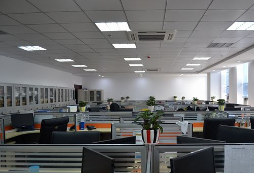 昆電工電纜取得電纜縱包放帶裝置專利，四組電纜外包帶包裹在電纜外壁上:電纜